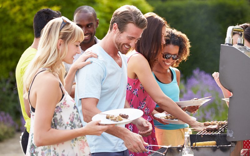 From Labor Day to New Year’s: Our Tips for Entertainment-Friendly Outdoor Spaces